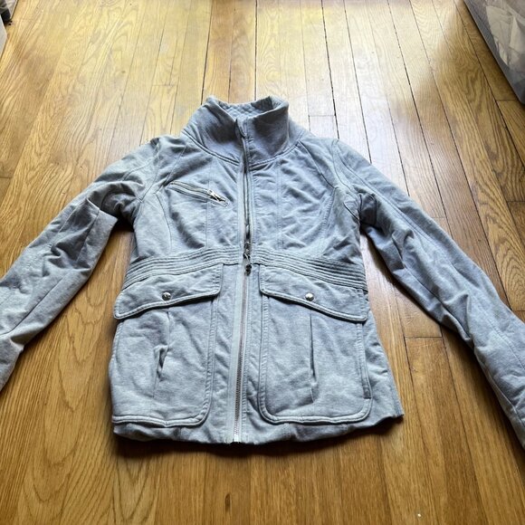 Lululemon Size 10 Gray Heathered Silver Spoon It's Happening Athletic Jacket - Picture 7 of 15